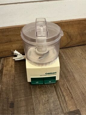 Cuisinart  Mini-Prep Food Processor Model DLC-1 TX